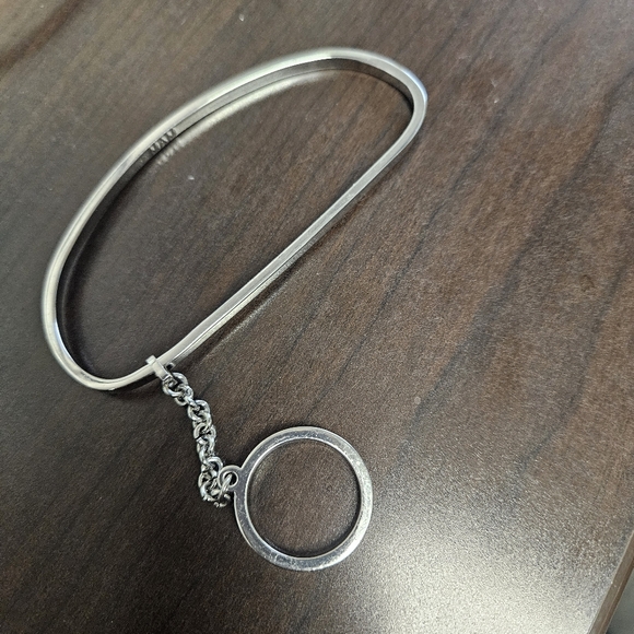 LAST ONE!! MAM Hand Ring in Silver - Picture 1 of 3